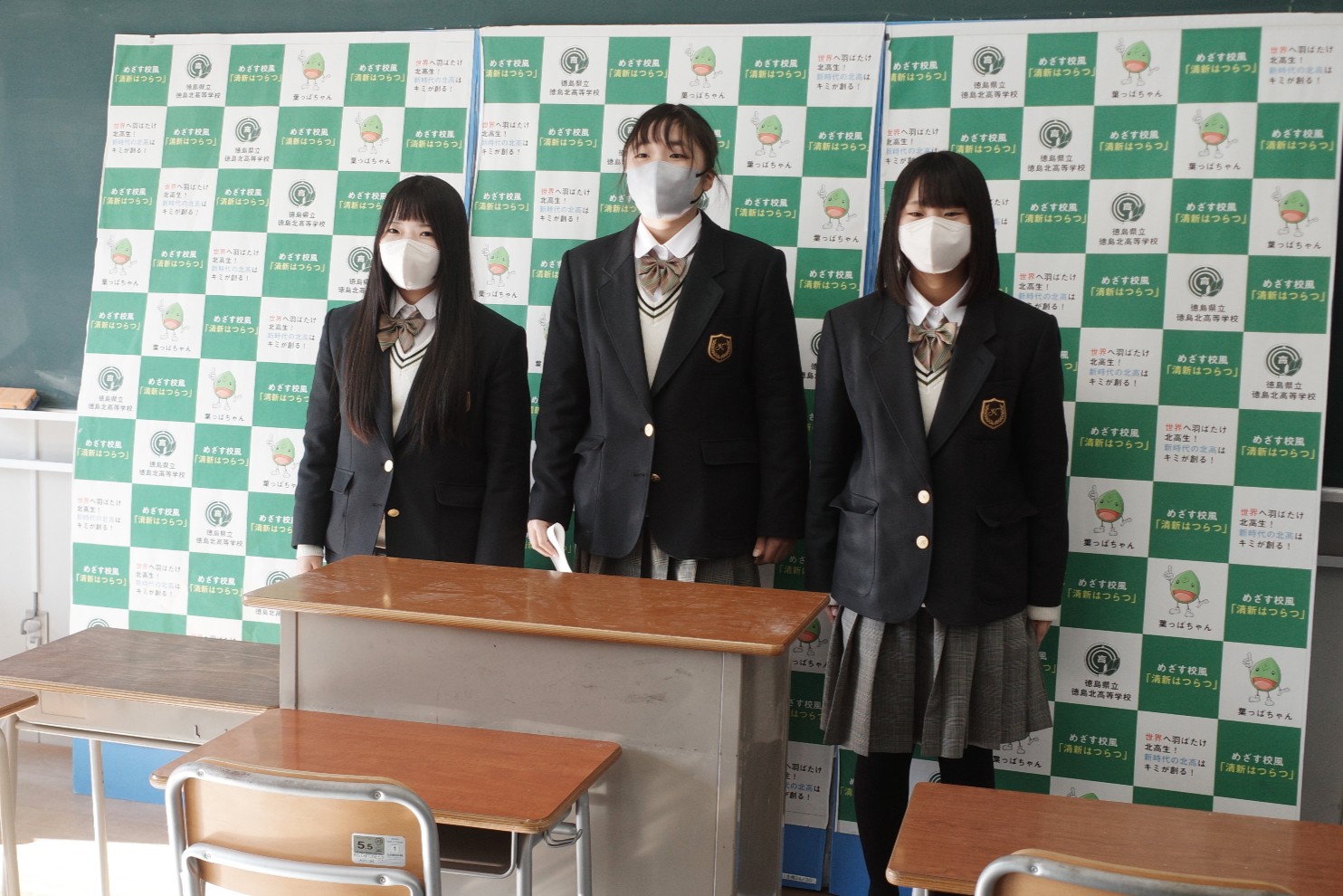 2025-12-04_12-22-21_000