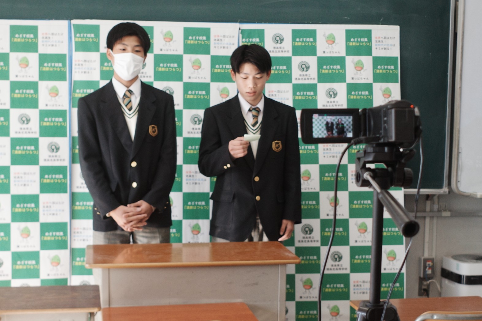 2025-12-04_12-23-07_000