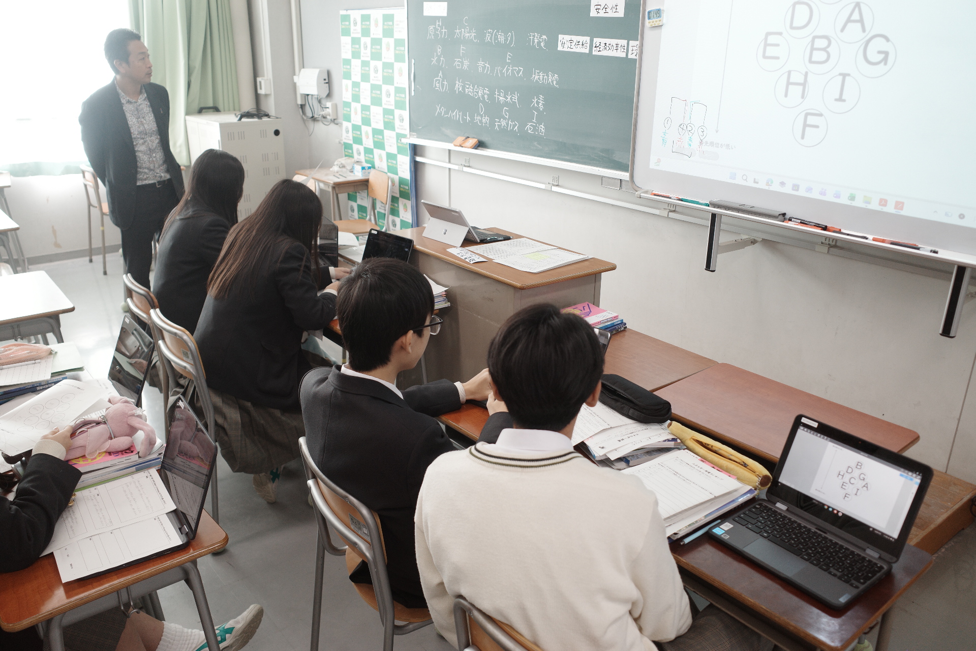 2025-12-17_11-25-38_000