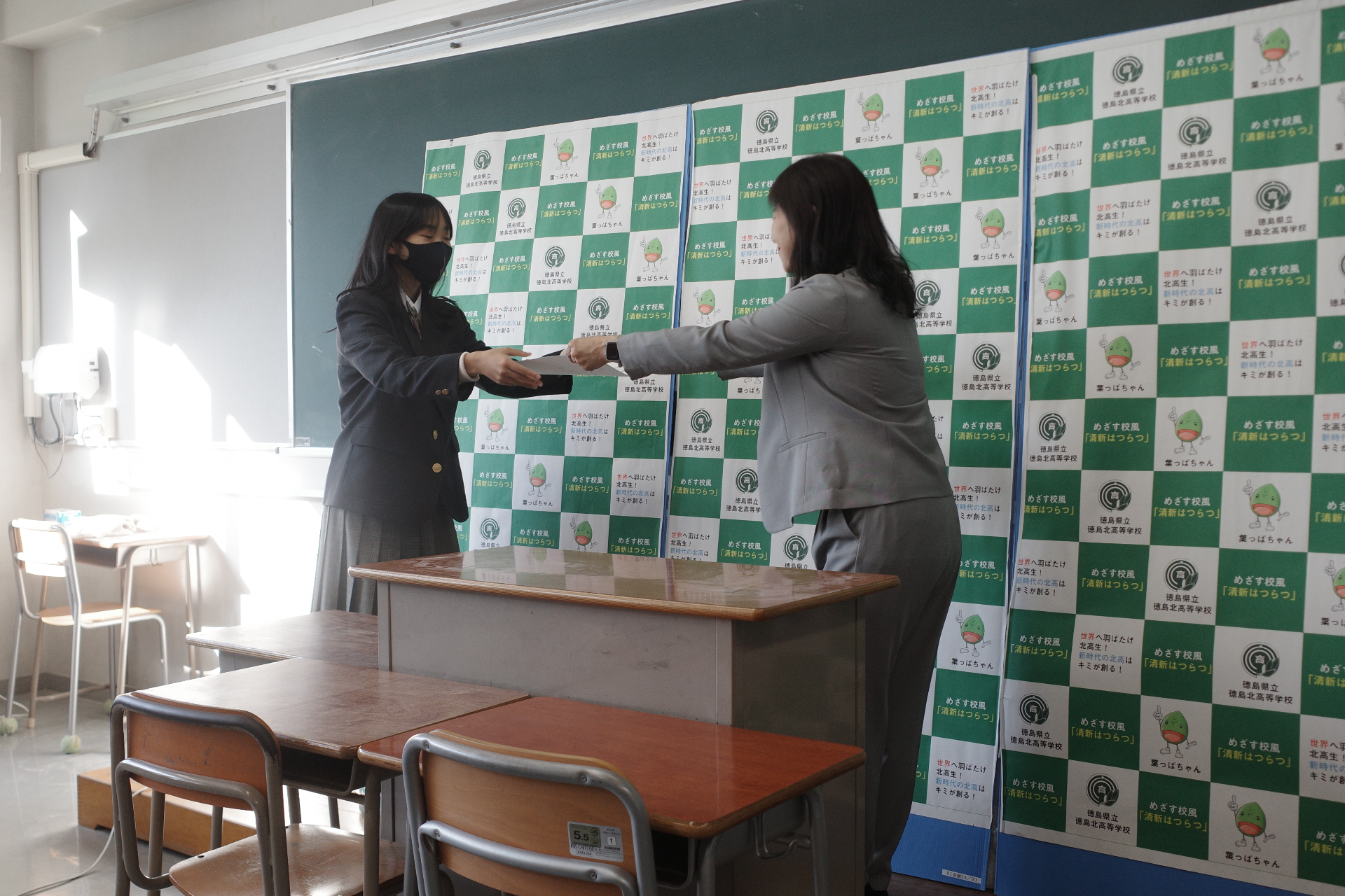 2025-12-23_09-33-59_000