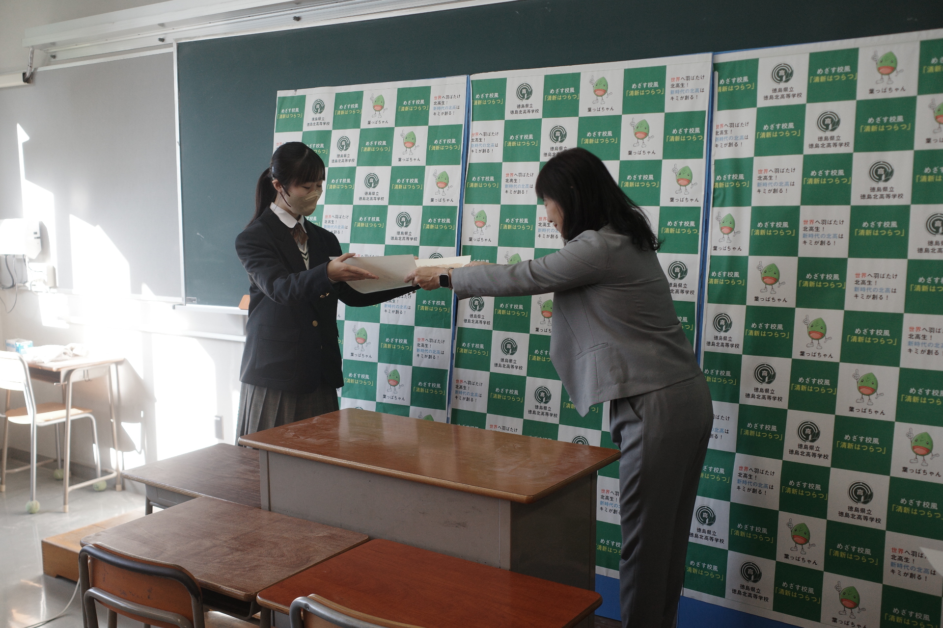 2025-12-23_09-37-09_000